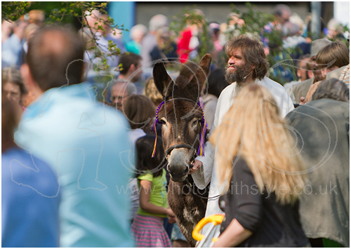 Jesus in the crowd on Palm Sunday
